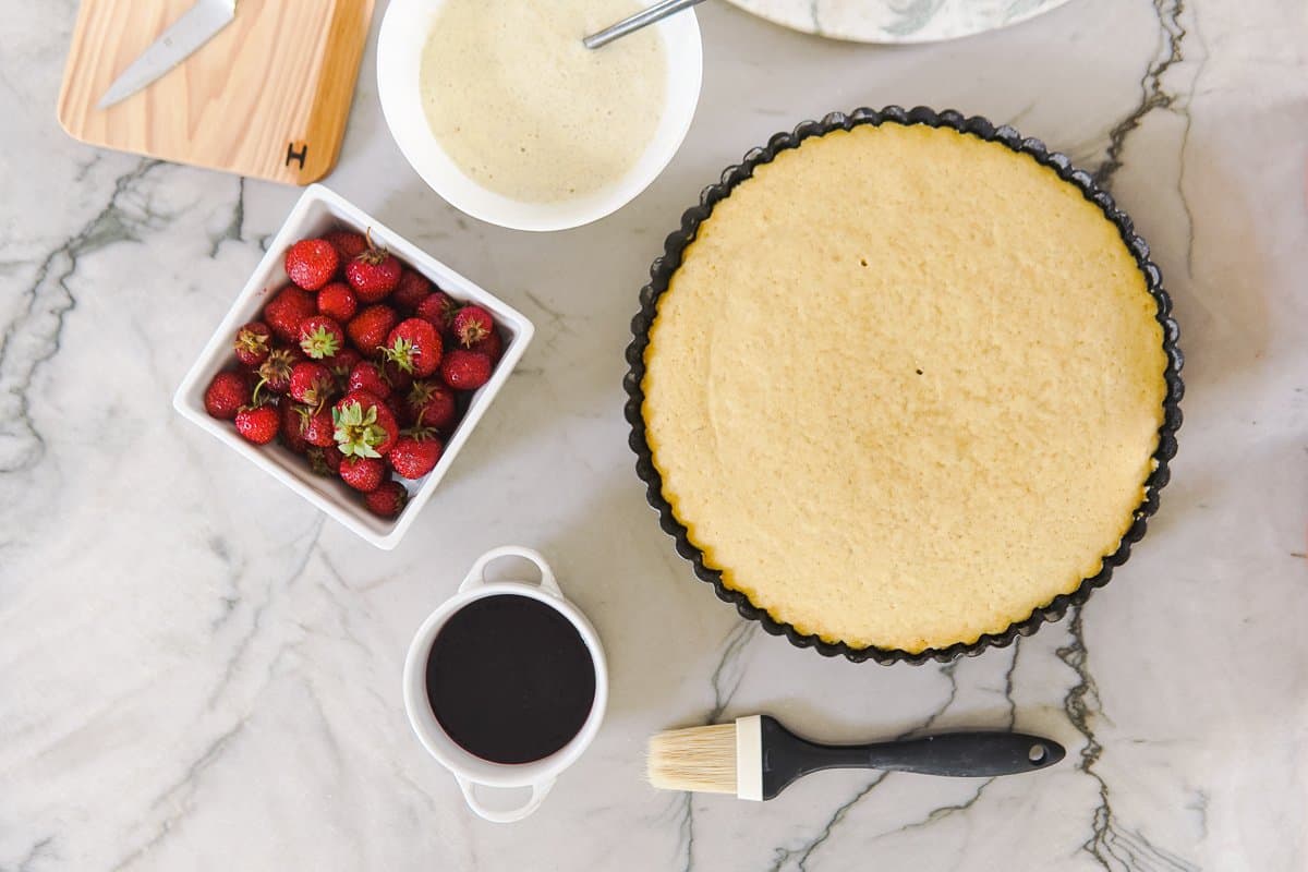 getting ready to assemble strawberry cake