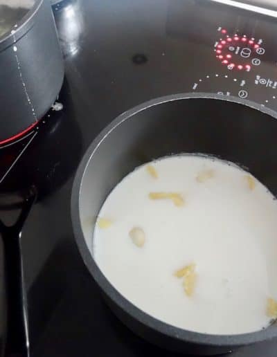 Making the foam sauce for the white asparagus