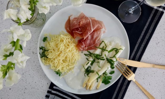 Spargelzeit Recipe: White Asparagus with Potato Snow