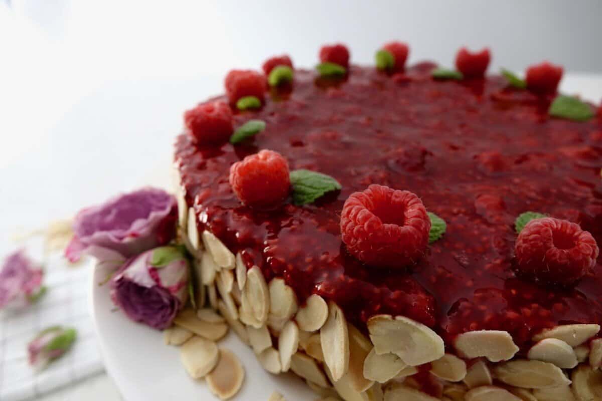 Easy German Raspberry Cake (Himbeertorte)