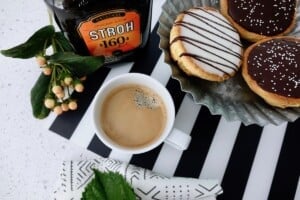 A spiked STROH rum coffee to enjoy with your Amerikaner pastry