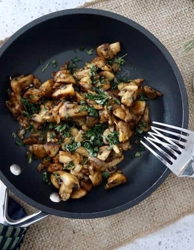 Just serve this Champignonpfanne (mushroom skillet) out of the skillet with 2 forks!