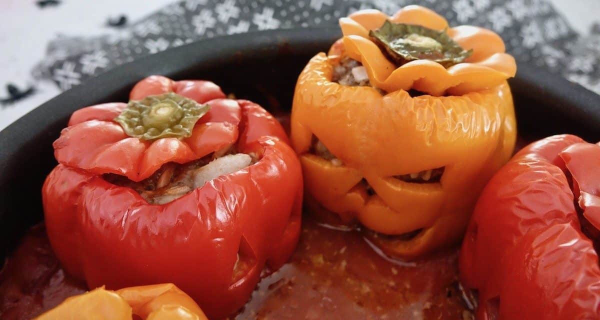 Gefüllte Paprika: Jack-O’-Lantern Meat & Rice Stuffed Peppers