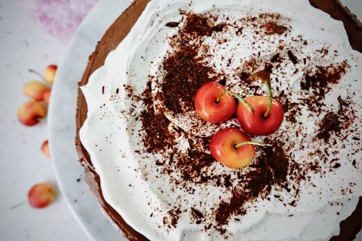 Dirndl kitchen no bake schwarzwälder kirsch cake3