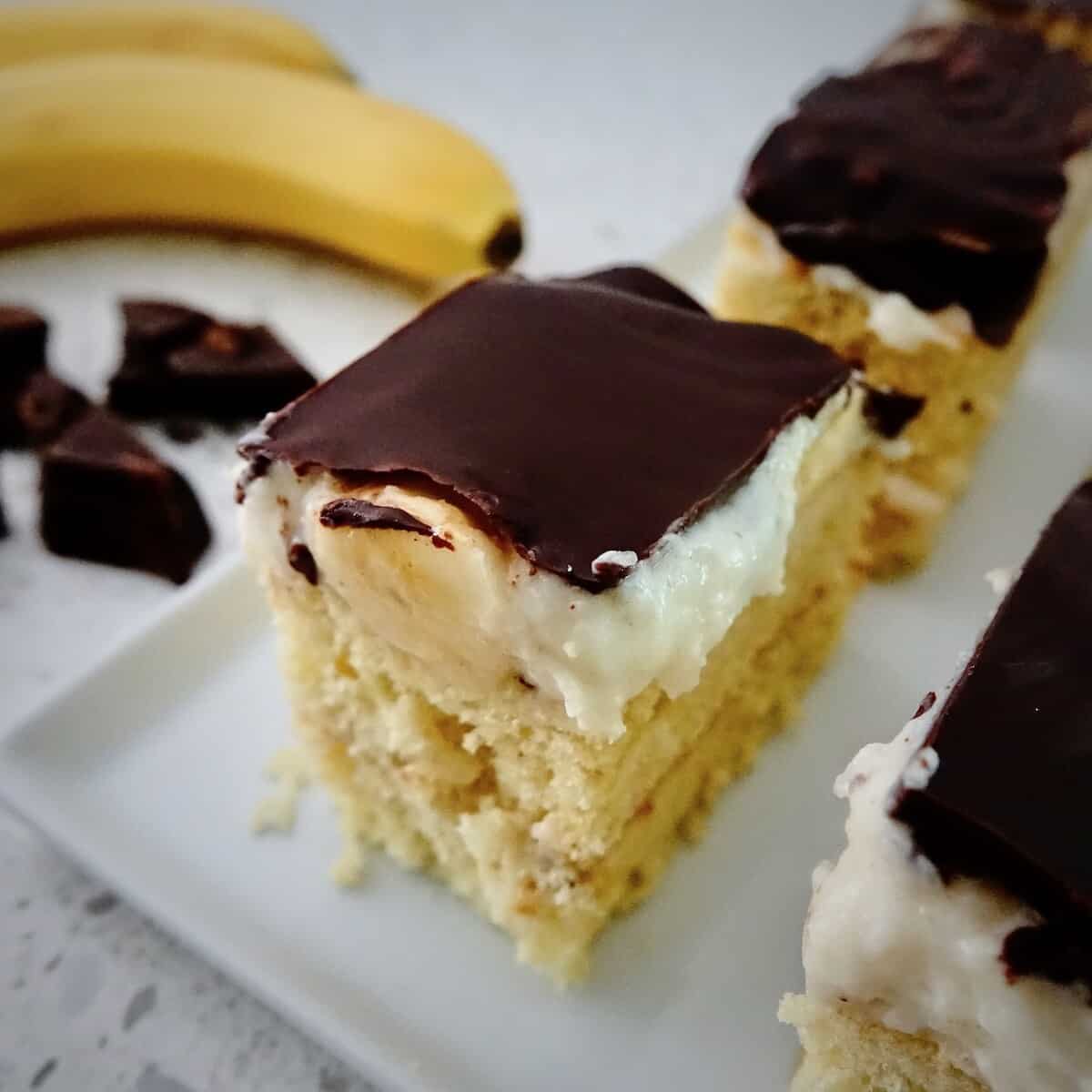 Dirndl kitchen bananenschnitten austrian banana cream cake5.