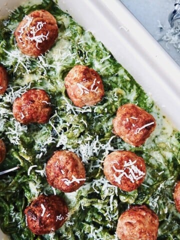 spinach casserole with pasta and bratwurst