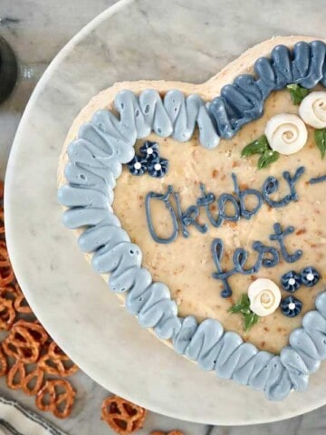 Oktoberfest Lebkuchenherz Torte cake dirndl kitchen3