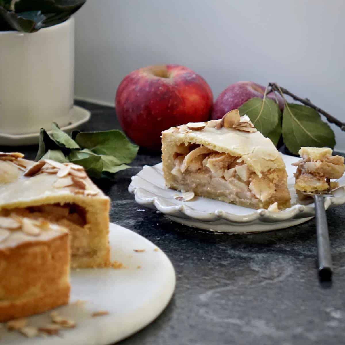 gedeckter apfelkuchen german apple pie dirndl kitchen