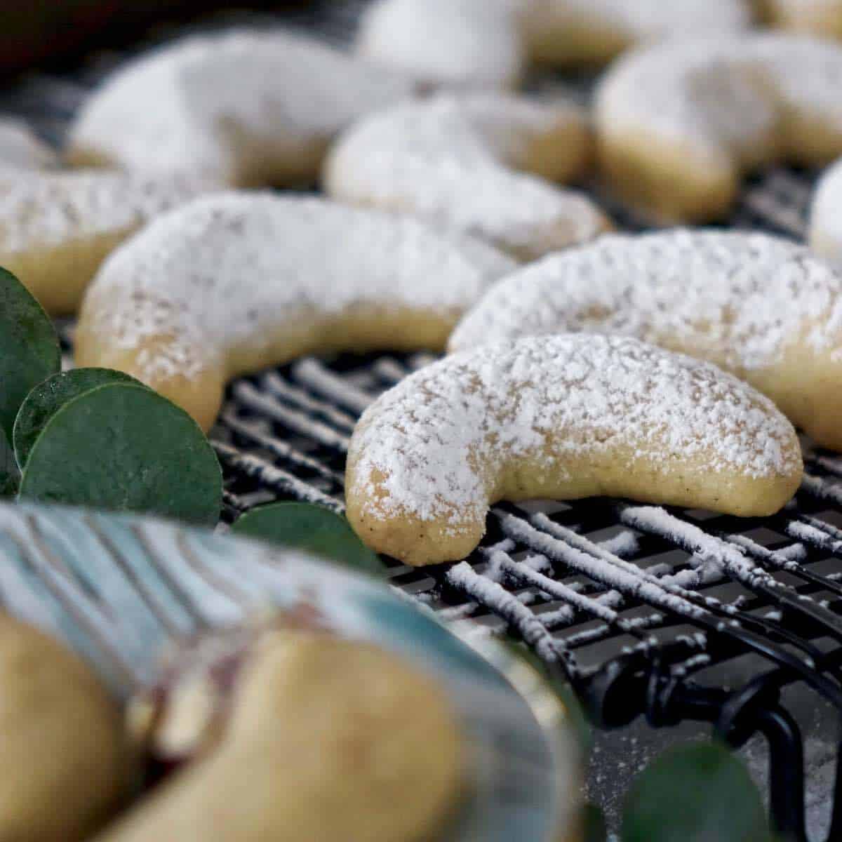 My 5 Favorite German Christmas Cookies Recipes dirndl kitchen