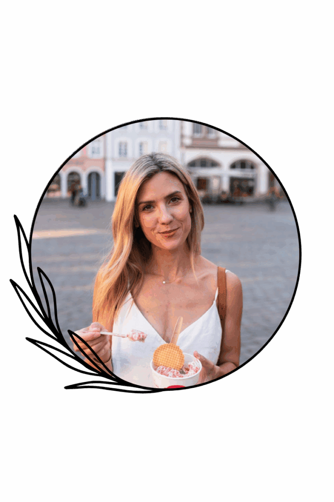 Headshot of Sophie Sadler from the German food blog dirndl kitchen.