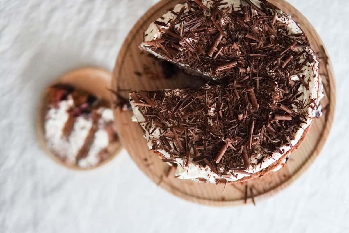 Top view of a Black Forest cake, detailing the chocolate shavings.